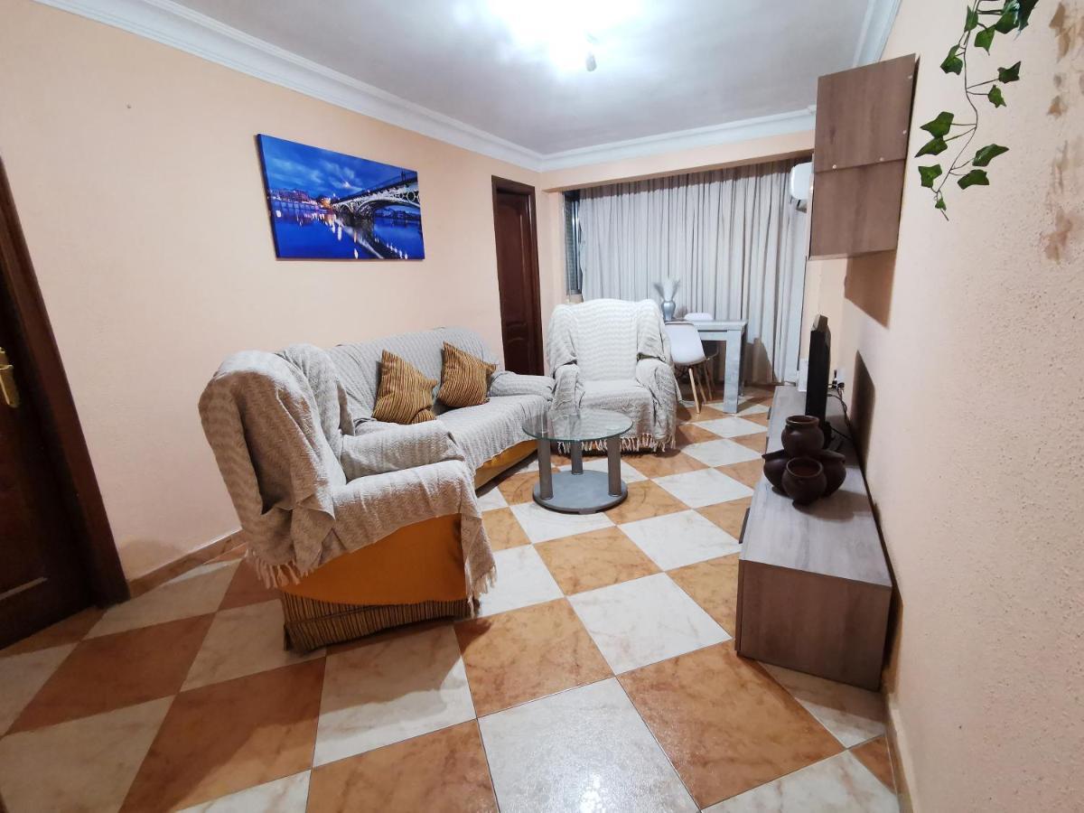 Ferienwohnung Sleepin Triana Sevilla Exterior foto